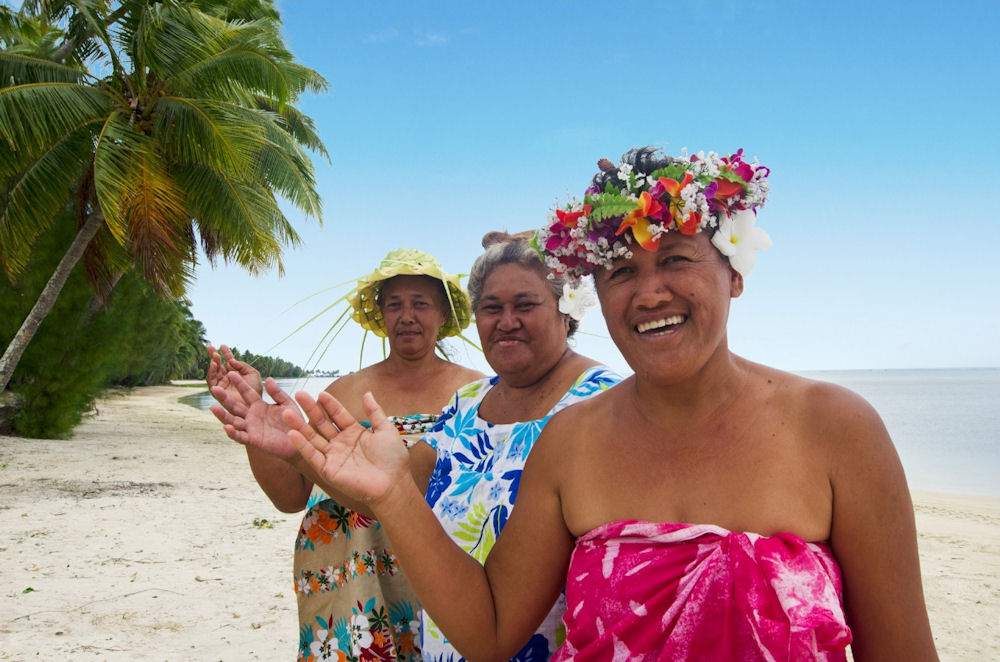 Hawaiians in recovery smiling